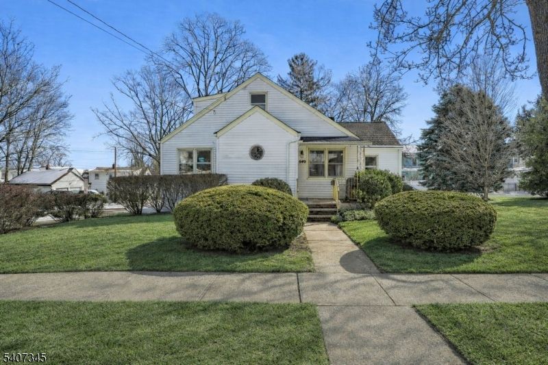 649 8th St, Carlstadt, NJ 07072 Main Photo