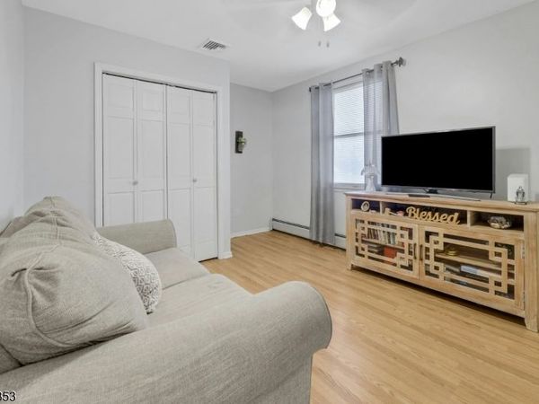 25 Veterans Pl, North Arlington, NJ 07031