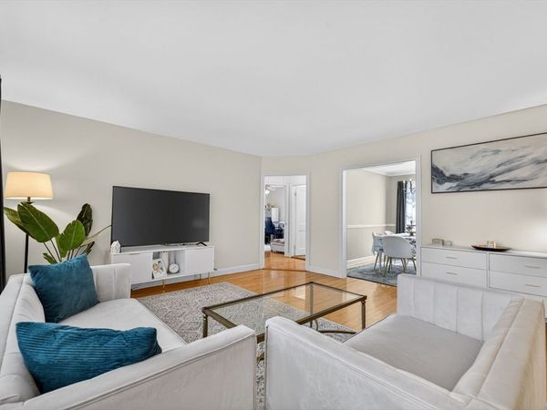 21 Hammond Pond Prkw, Unit 2, Newton, MA 02467