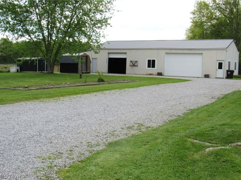 6175 Downs Road NW, Warren, OH 44481 Photo 2
