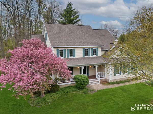 3813 Kinview Street NW, Grand Rapids, MI 49534