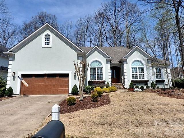 5028 Foxbriar Trail, Charlotte, NC 28269 Main Photo