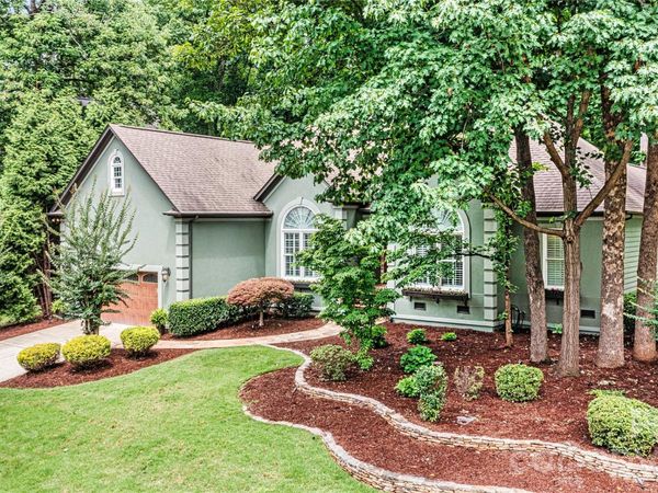 5028 Foxbriar Trail, Charlotte, NC 28269