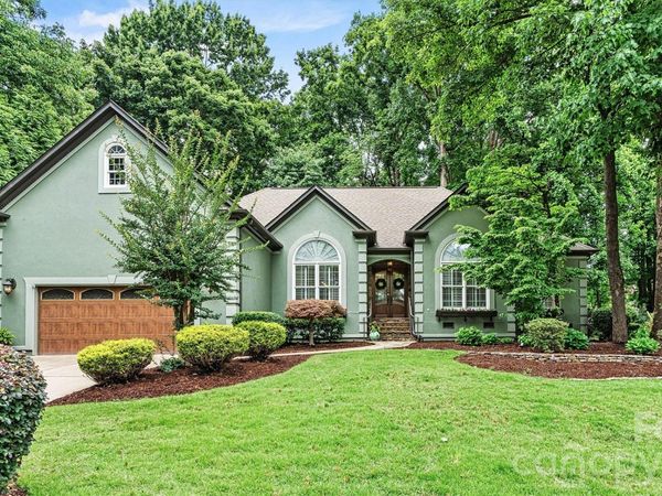 5028 Foxbriar Trail, Charlotte, NC 28269