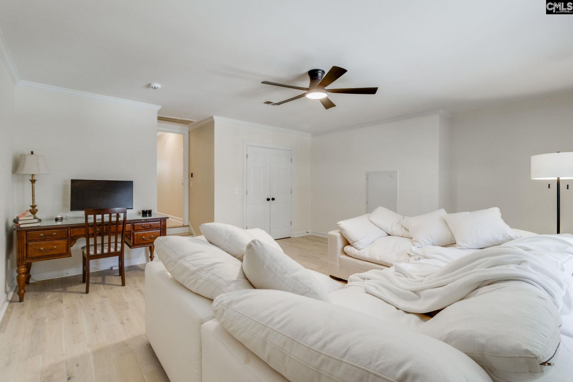 4 Holly Forest Court  Photo 34
