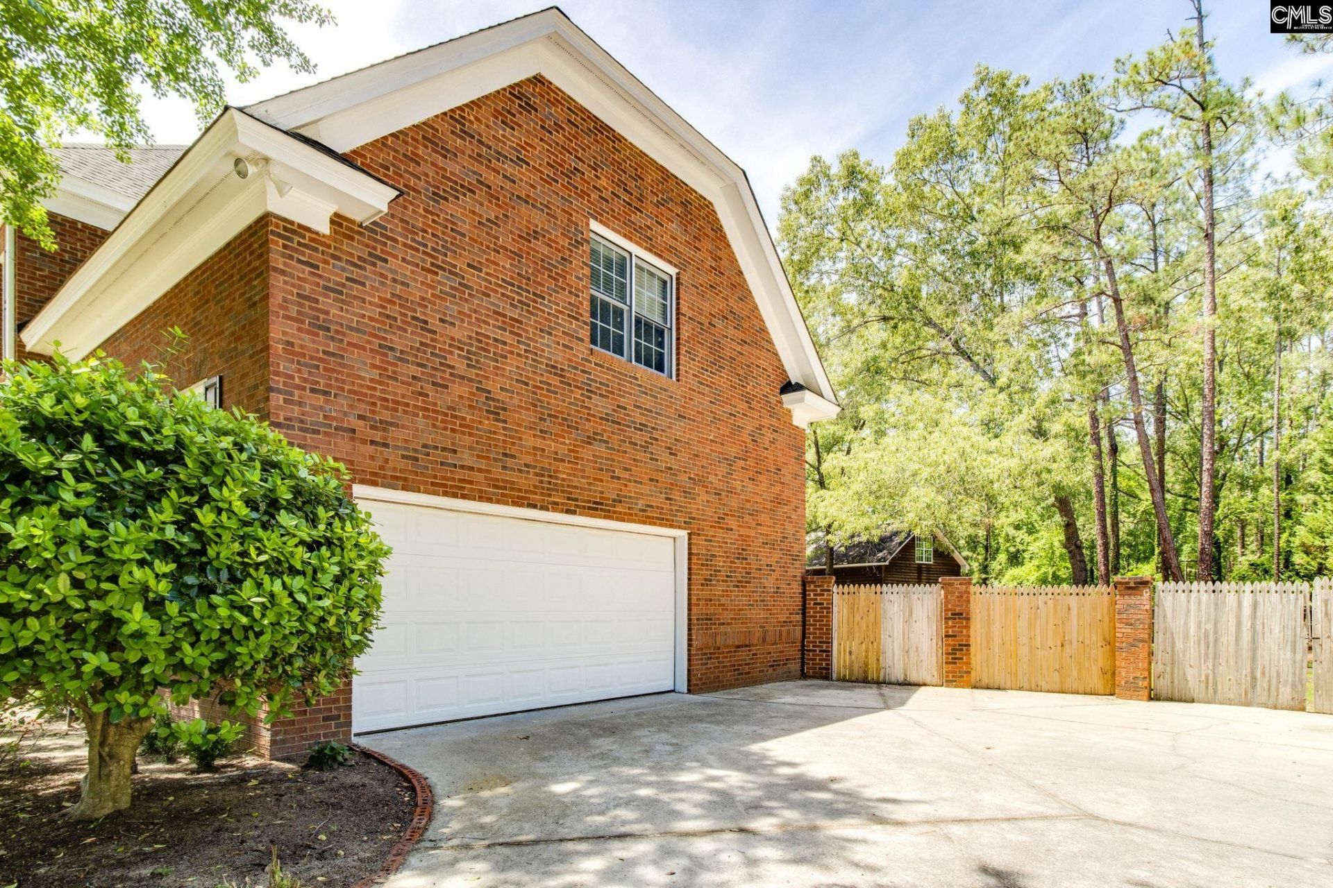 4 Holly Forest Court  Photo 5
