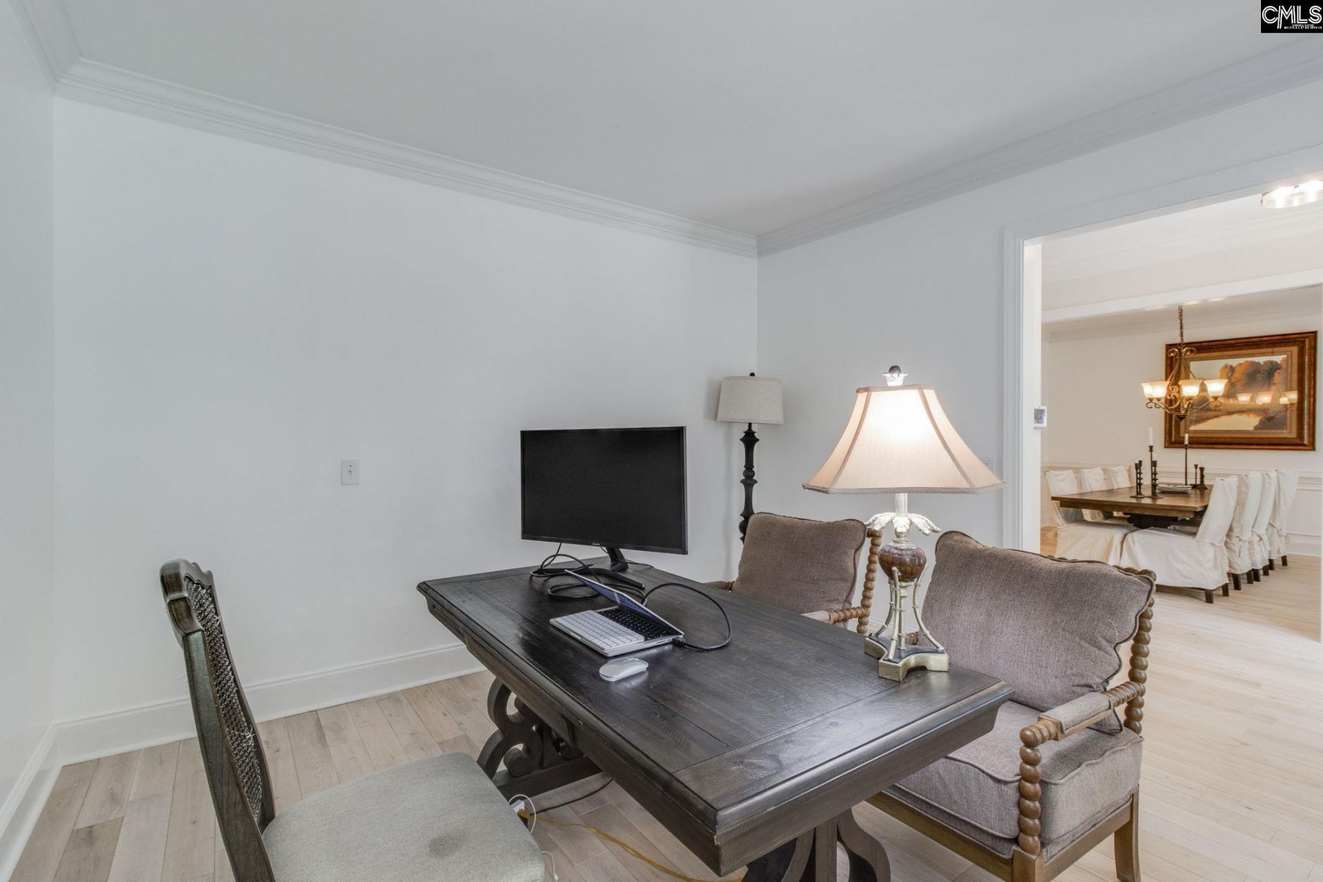4 Holly Forest Court  Photo 8