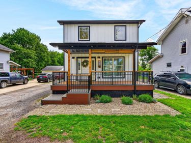 1878 Harrisburg Pike , Grove City, OH 43123