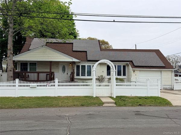 304 27th Street , Lindenhurst, NY 11757