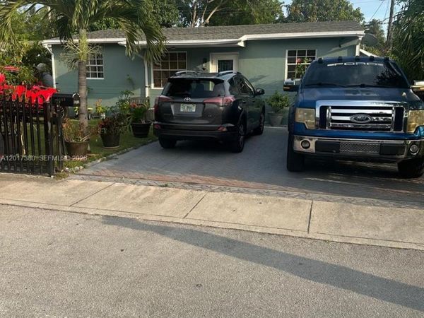1560 NE 154th St , North Miami Beach, FL 33162