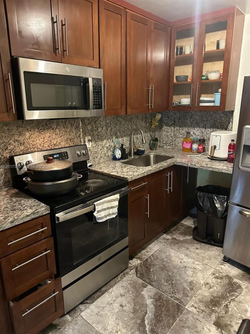 1560 NE 154th St, North Miami Beach, FL 33162 Photo