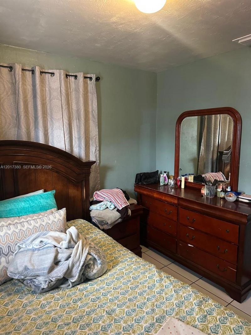 1560 NE 154th St, North Miami Beach, FL 33162 Photo