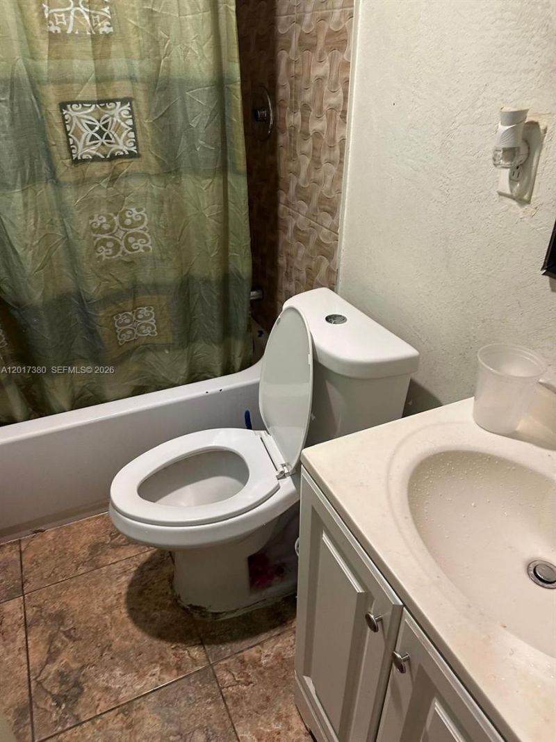 1560 NE 154th St, North Miami Beach, FL 33162 Photo