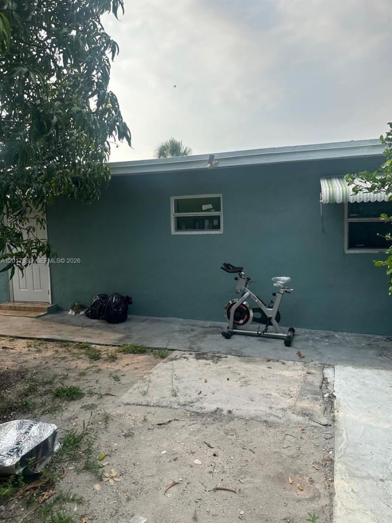 1560 NE 154th St, North Miami Beach, FL 33162 Photo