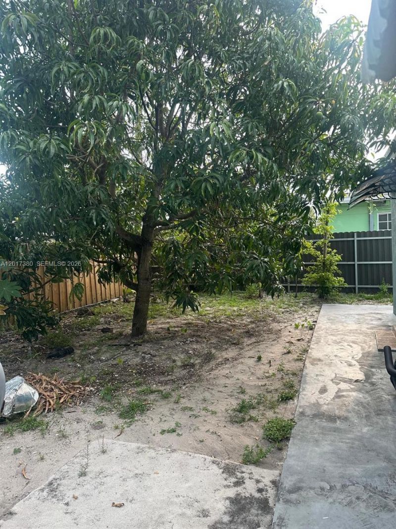 1560 NE 154th St, North Miami Beach, FL 33162 Photo