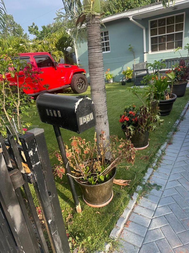 1560 NE 154th St, North Miami Beach, FL 33162 Photo