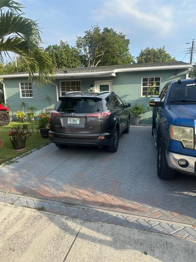 1560 NE 154th St, North Miami Beach, FL 33162 Photo