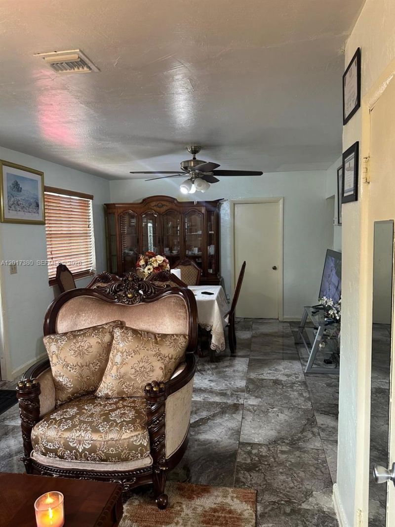 1560 NE 154th St, North Miami Beach, FL 33162 Photo