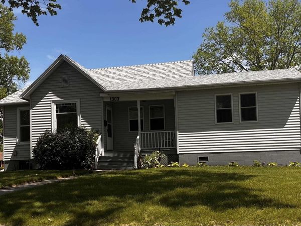 1303 N KELLOGG Street, Galesburg, IL 61401
