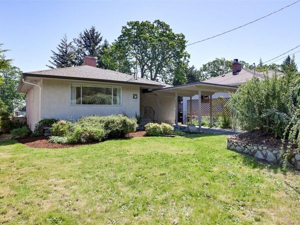 2765 Fernwood Rd , Victoria, BC V8T 3A3