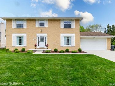 28205 Tavistock Trail, Southfield, MI 48034
