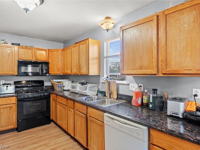 12505 Grimsby Avenue, Cleveland, OH 44135 Photo 12
