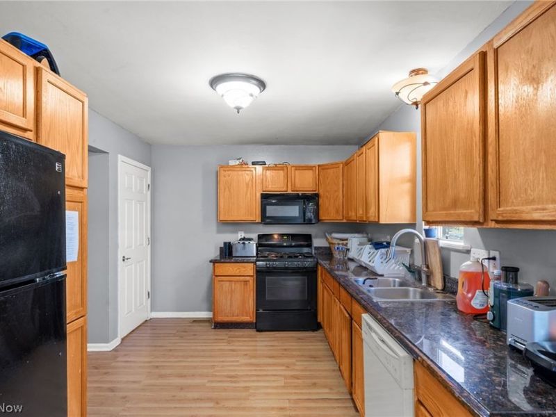 12505 Grimsby Avenue, Cleveland, OH 44135 Photo 16