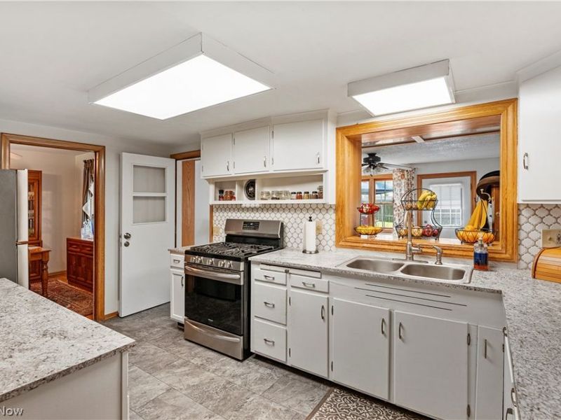 218 Bonnett Street SW, North Canton, OH 44720 Photo 10