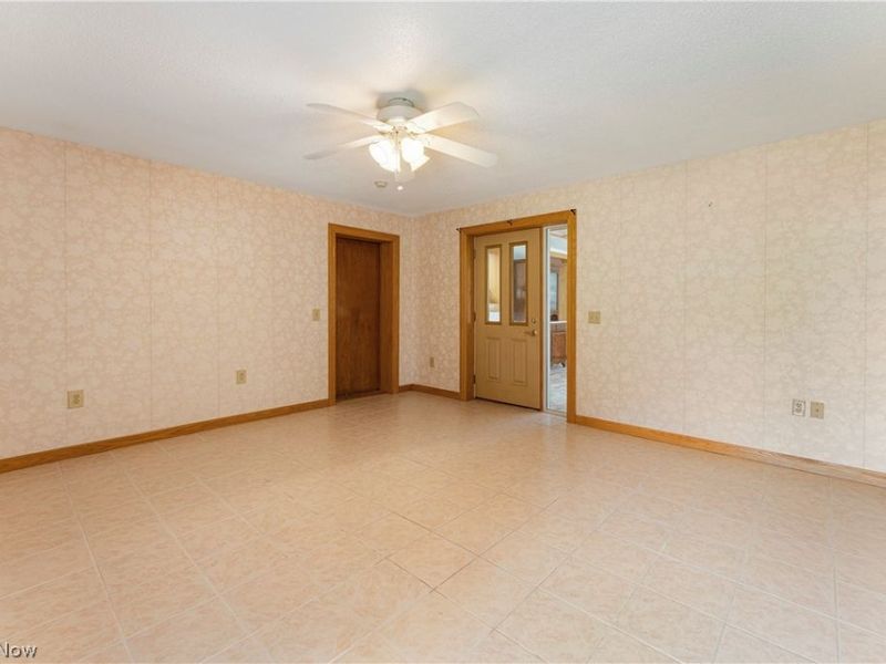 218 Bonnett Street SW, North Canton, OH 44720 Photo 18