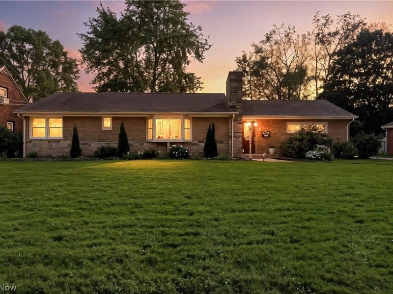 218 Bonnett Street SW, North Canton, OH 44720 Photo 3