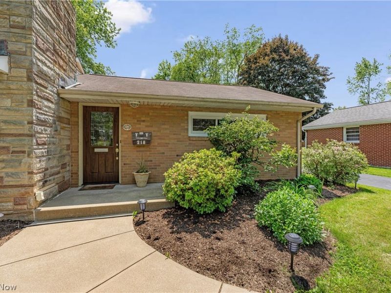 218 Bonnett Street SW, North Canton, OH 44720 Photo 4