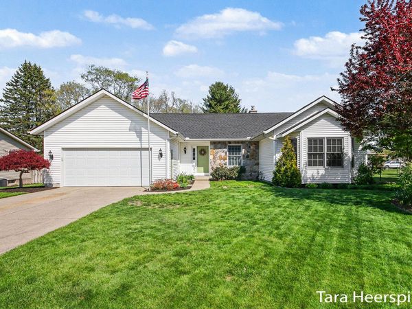 2077 Fernwood Drive, Jenison, MI 49428