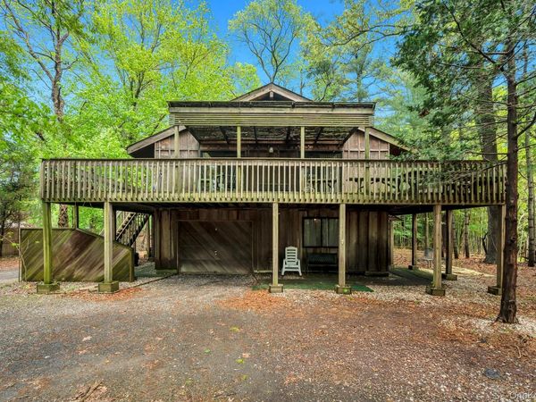179 Gnarled Hollow Road , East Setauket, NY 11733
