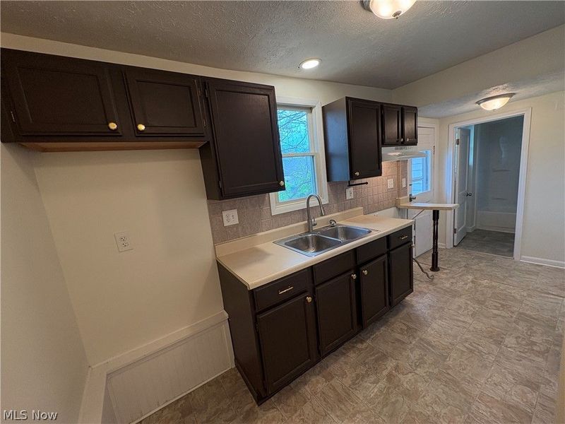 945 Davis Street , Akron, OH 44310 Photo 6