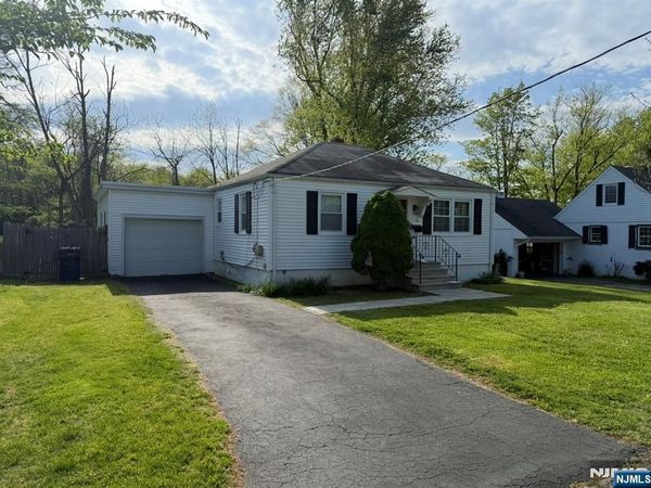 10 Lake Drive, Mendham Borough, NJ 07945
