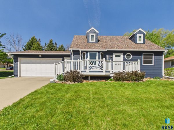 5701 W Coughran Ct, Sioux Falls, SD 57106