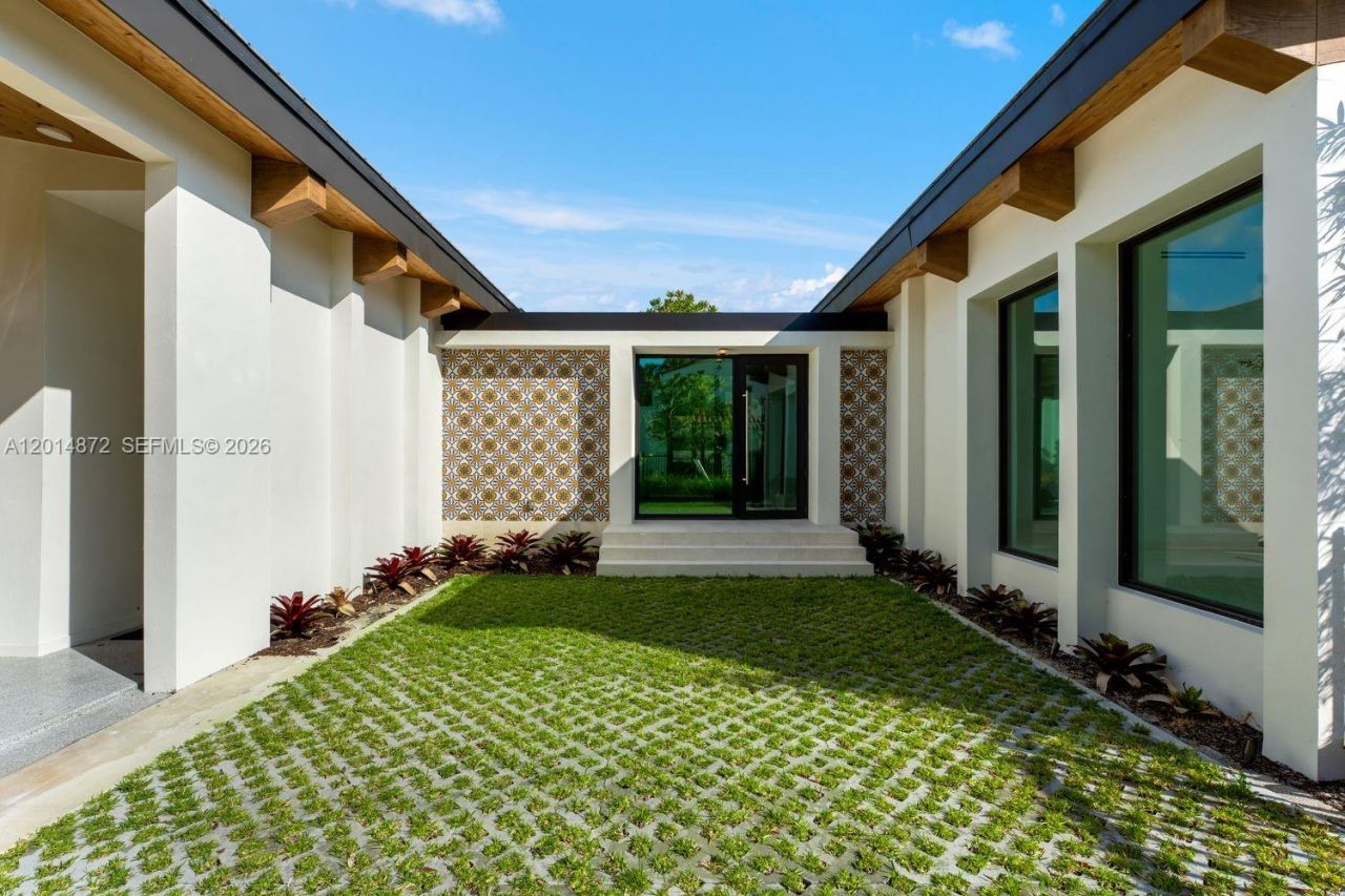 6716 San Vicente St , Coral Gables, FL 33146 Photo