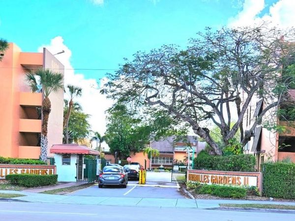 9420 W Flagler St, Unit 103, Miami, FL 33174