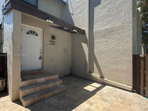 Unit 203, Miami, FL 33172