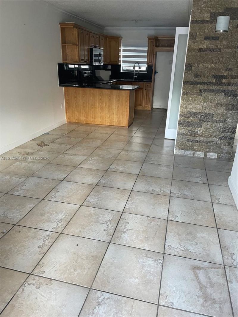 2332 W 56th St , Unit 7, Hialeah, FL 33016 Photo