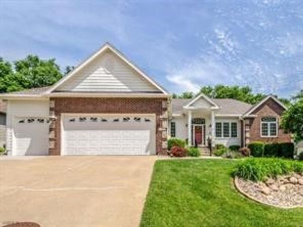 12233 Oak Brook Drive, Urbandale, IA 50323