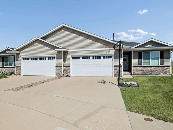 831 Heartland Court , Fairfax, IA 52228