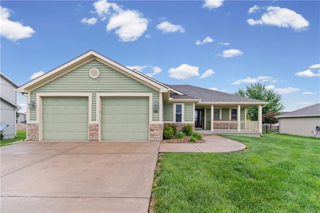 910 Timberline Drive, Cameron, MO 64429 Main Photo