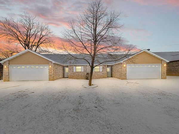 1678A Drum Corps Dr, Menasha, WI 54952