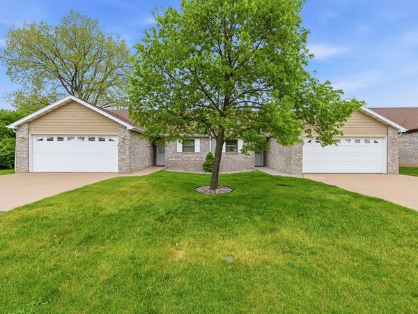 1678A Drum Corps Dr, Menasha, WI 54952