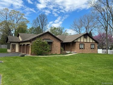 8329 Caribou Trail, Independence Twp, MI 48348