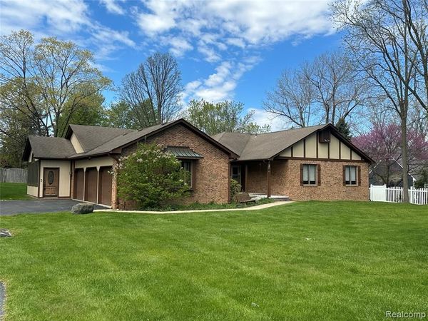 8329 Caribou Trail, Independence Twp, MI 48348