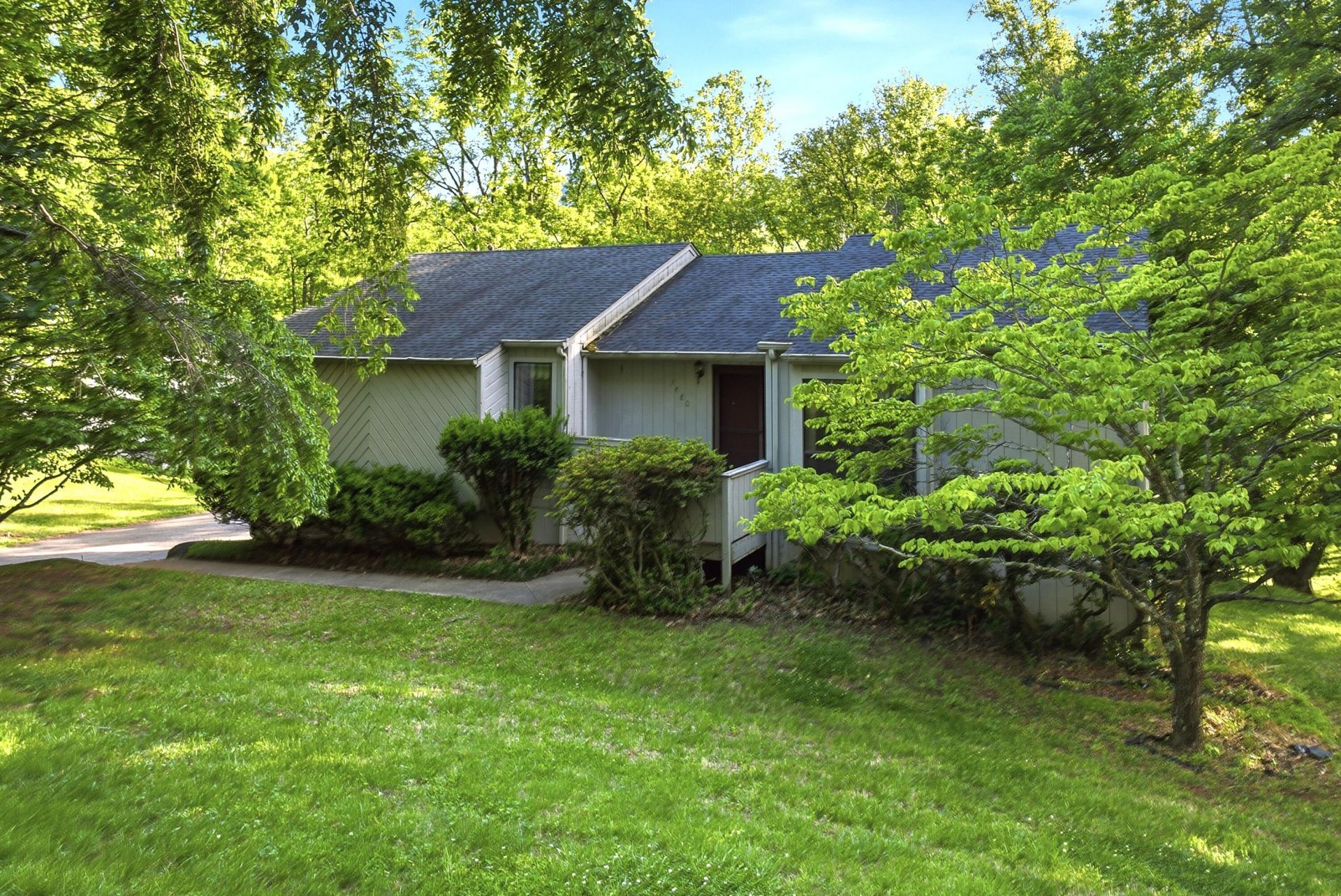 7480 Fernway Dr, Roanoke, VA 24018 Main Photo
