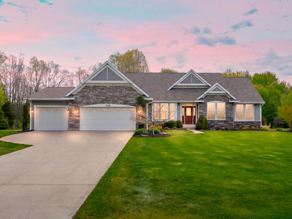 5730 Summerset Woods Drive, Alto, MI 49302
