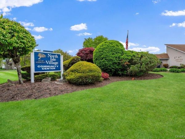 2 Idaho Court, Unit 2, Coram, NY 11727